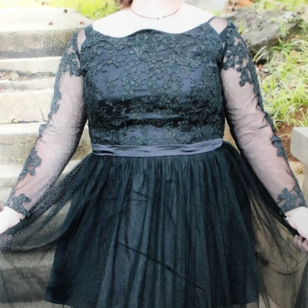 PLUS FORMAL/PROM DRESS - Picture 2 of 7